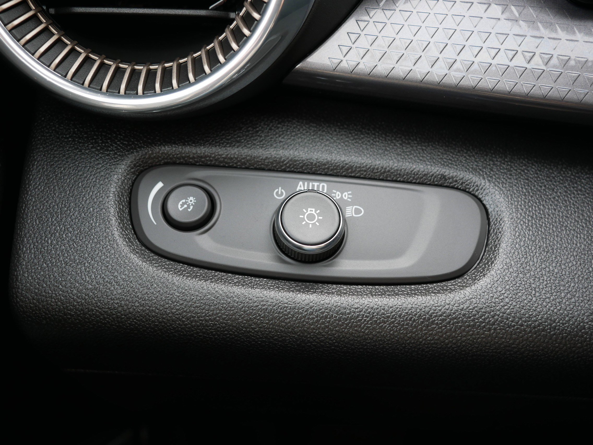 Used 2025 Chevrolet Trax ACTIV w/ Driver Confidence Package FWD image 26