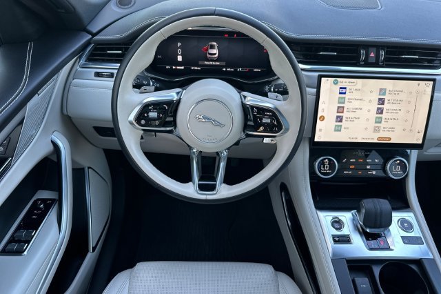Certified 2025 Jaguar F-PACE R-Dynamic S AWD/4WD image 13