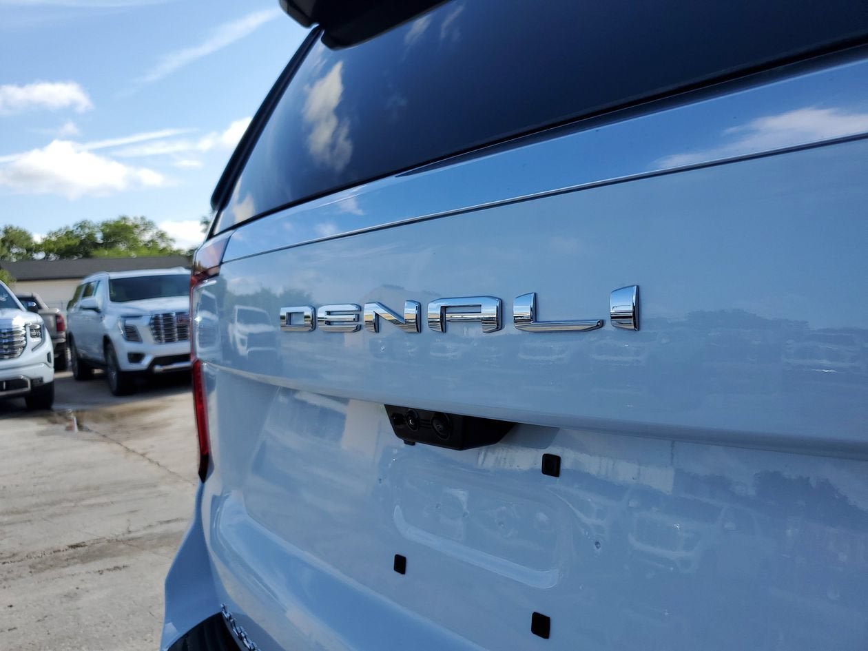 New 2026 GMC Yukon XL Denali w/ Denali Reserve Package AWD/4WD image 9