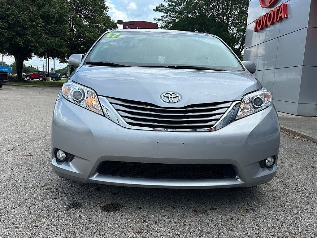 Used 2017 Toyota Sienna XLE Premium FWD image 12