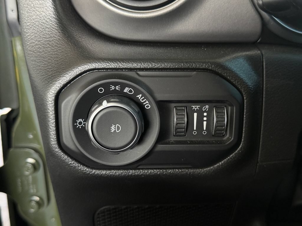 Used 2022 Jeep Wrangler Unlimited Sport AWD/4WD image 24