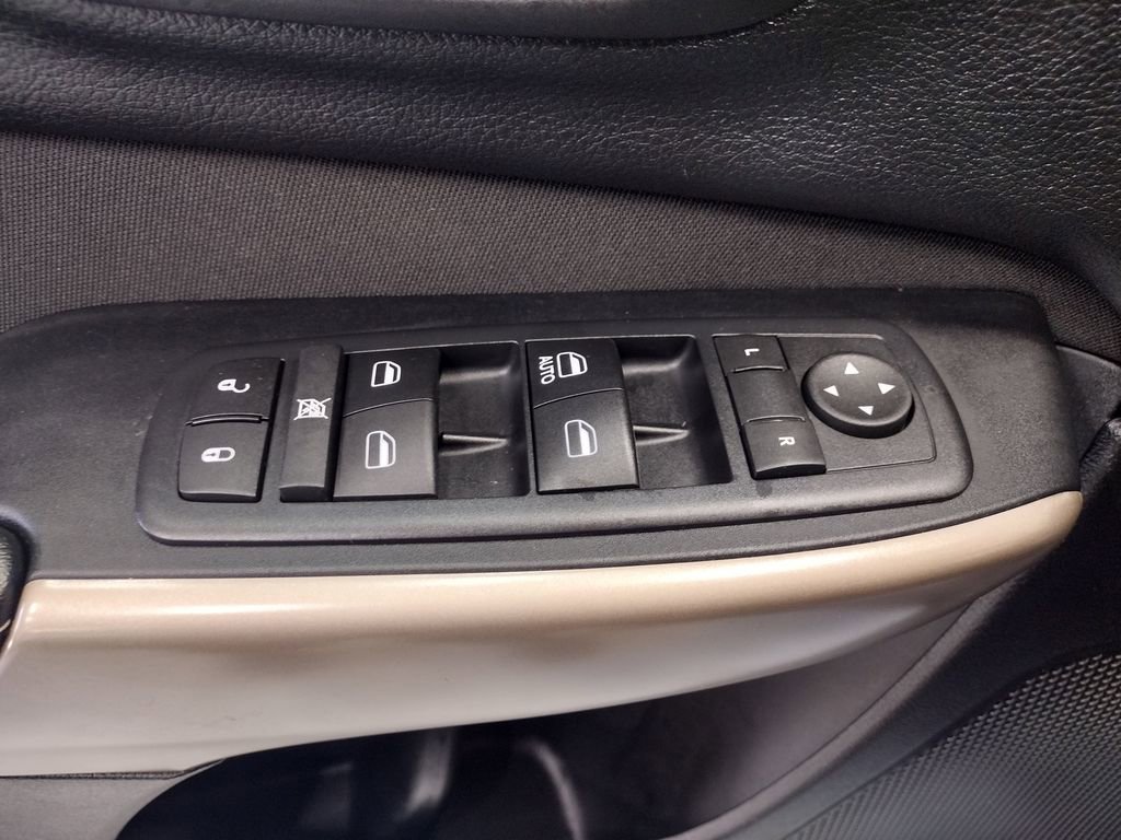 Used 2017 Jeep Cherokee Sport FWD image 17