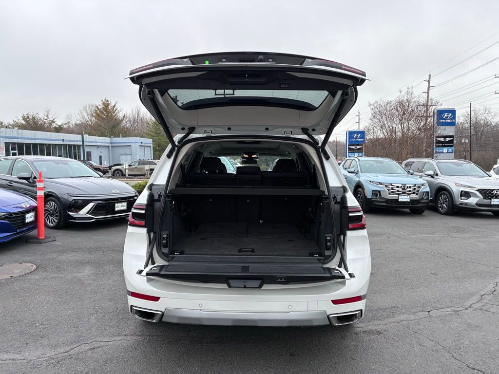 Used 2024 BMW X7 xDrive40i w/ Premium Package AWD/4WD image 12