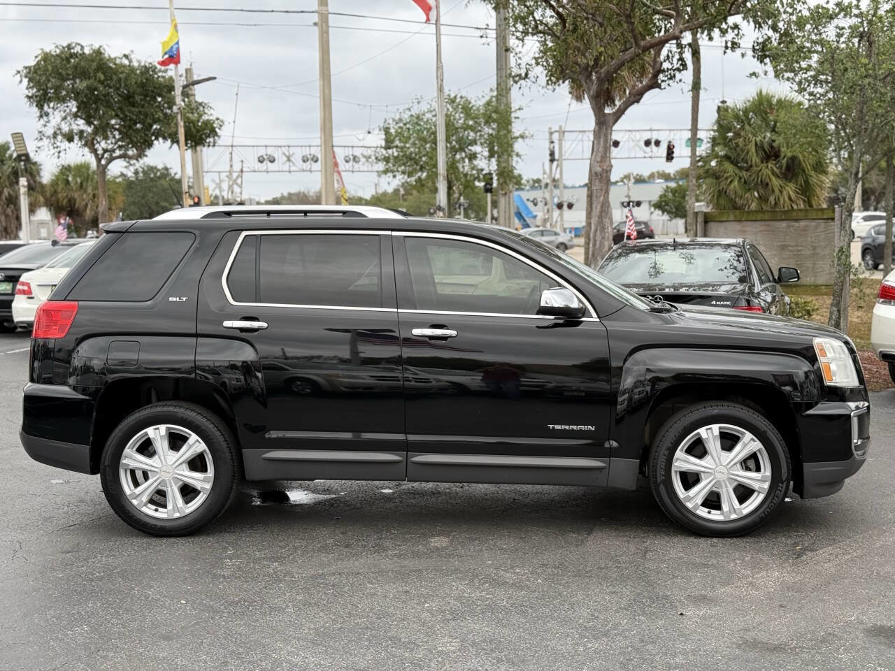 Used 2017 GMC Terrain SLT w/ Driver Alert Package I FWD image 9