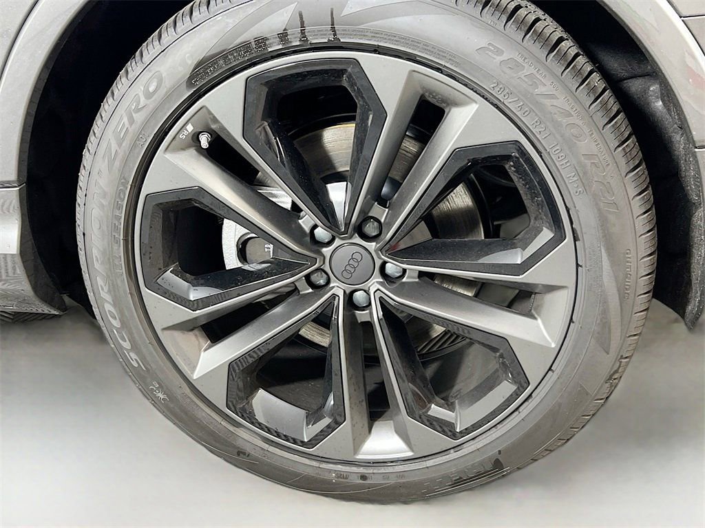 New 2026 Audi Q7 3.0T Premium Plus AWD/4WD image 31