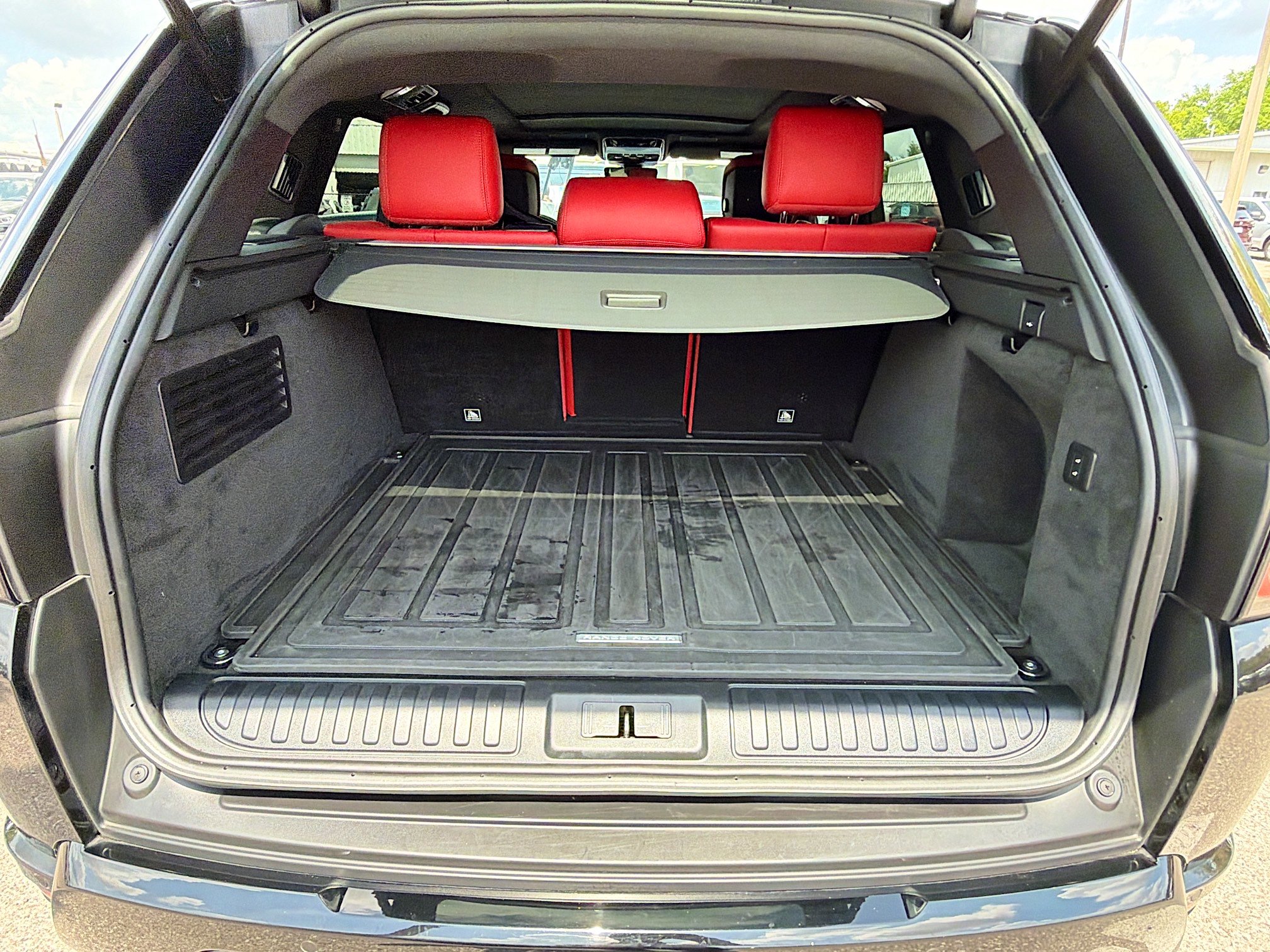 Used 2022 Land Rover Range Rover Sport HST image 12