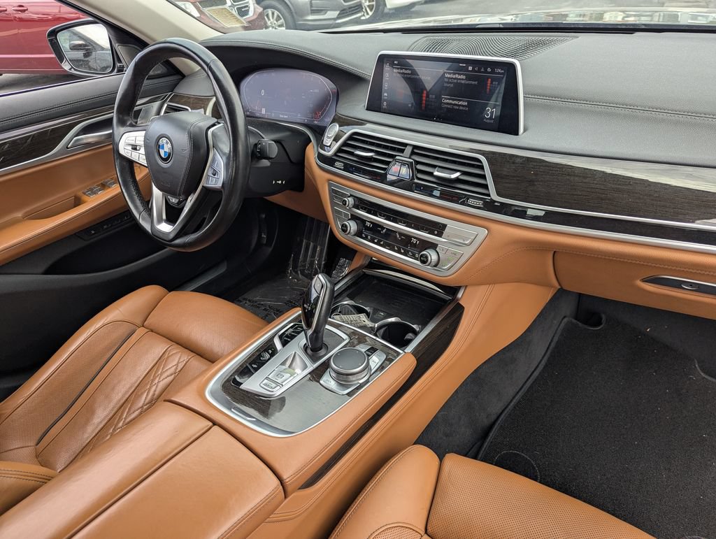Used 2022 BMW 740i w/ Premium Package RWD image 36