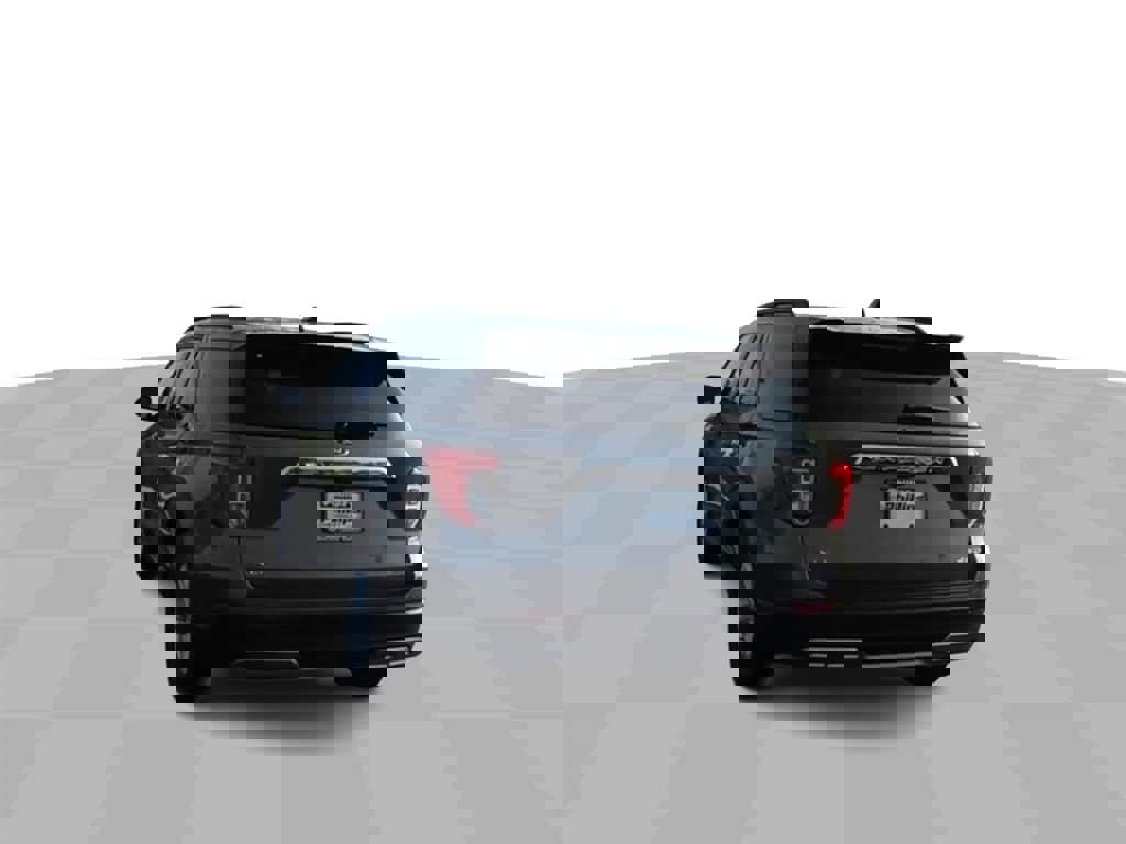 Used 2023 Ford Explorer XLT w/ Equipment Group 202A image 7
