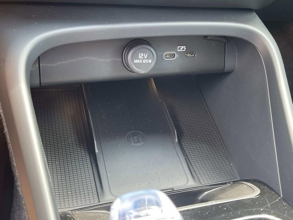 New 2026 Volvo XC40 B5 Plus w/ Protection Package Premier image 26