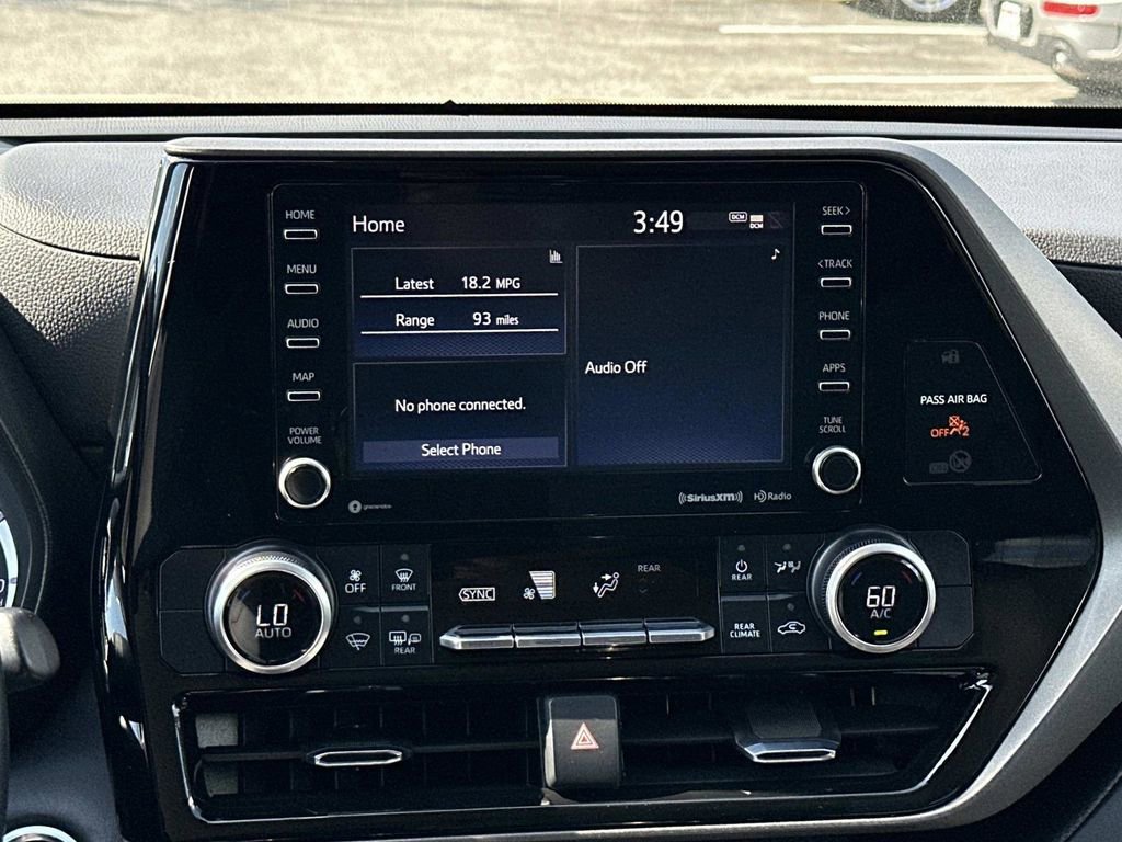 Used 2021 Toyota Highlander LE image 11