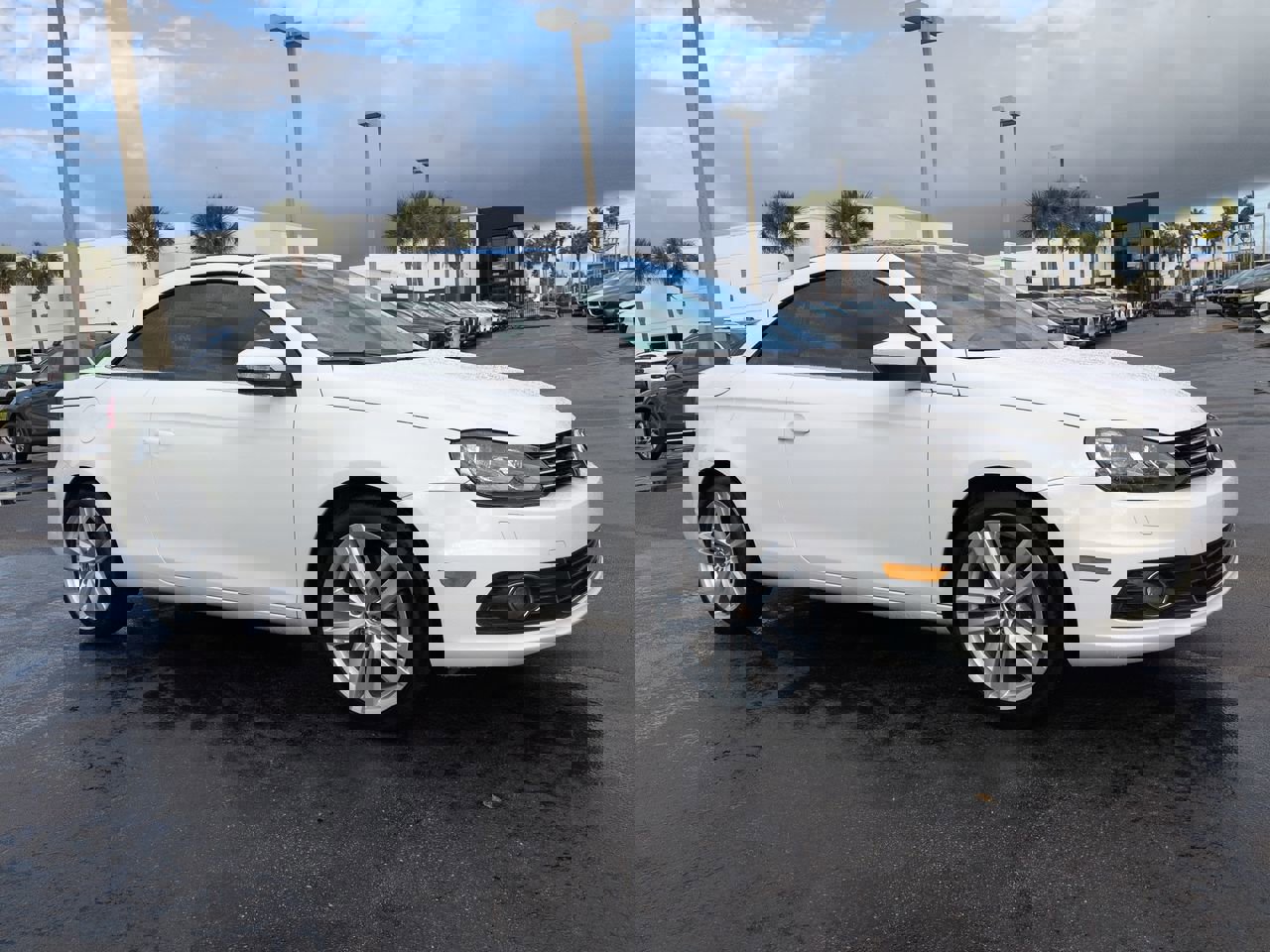 Used 2013 Volkswagen Eos Executive image 2