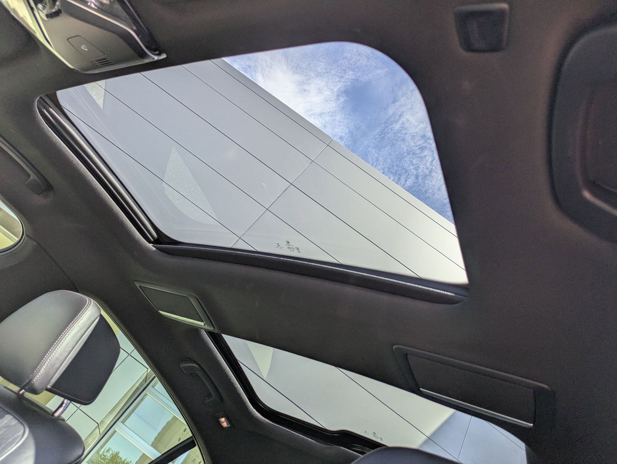 Used 2019 BMW 750i w/ M Sport Package RWD image 16