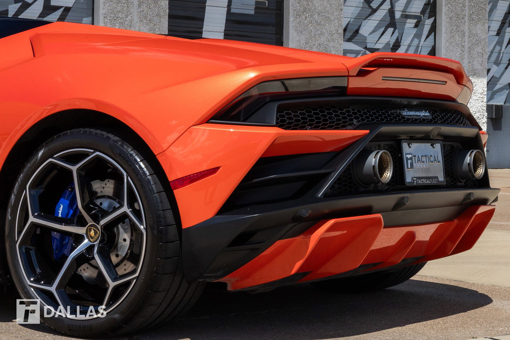 Used 2022 Lamborghini Huracan EVO image 12