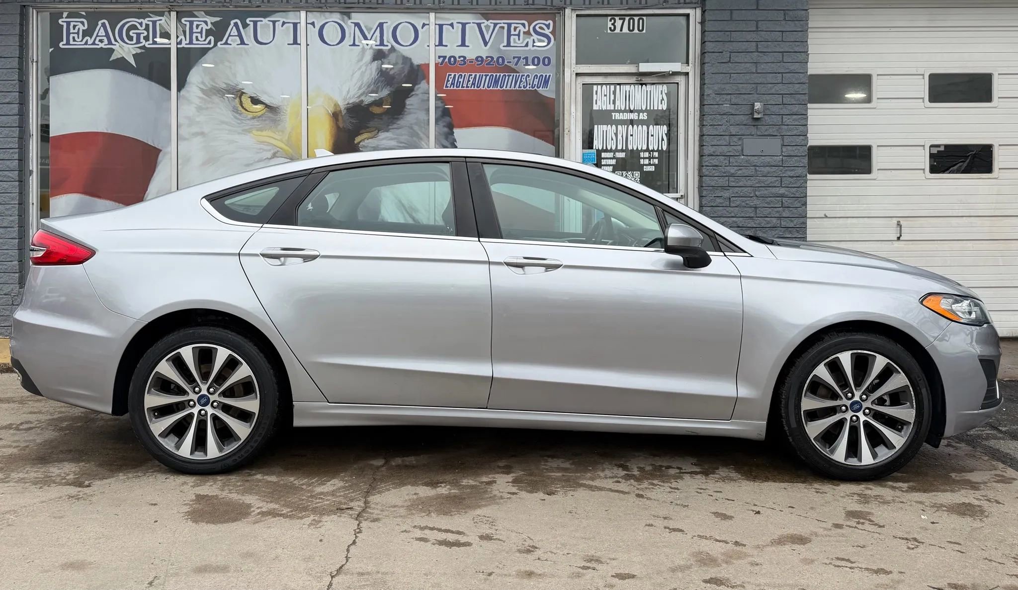 Used 2020 Ford Fusion SE image 2