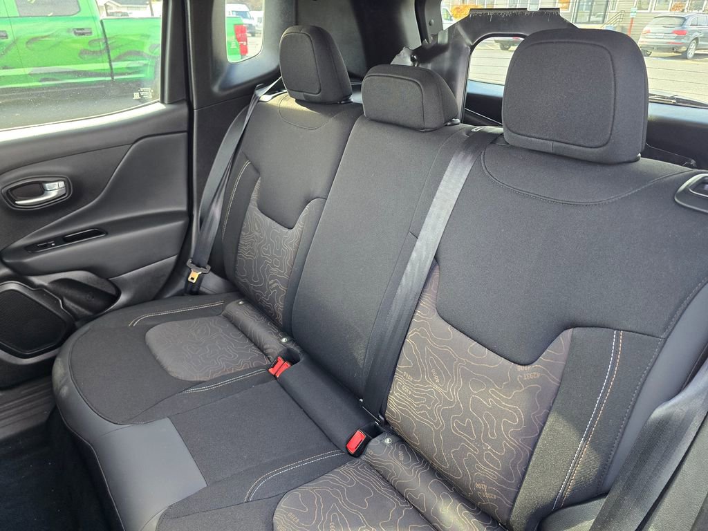 Used 2023 Jeep Renegade Latitude AWD/4WD image 16