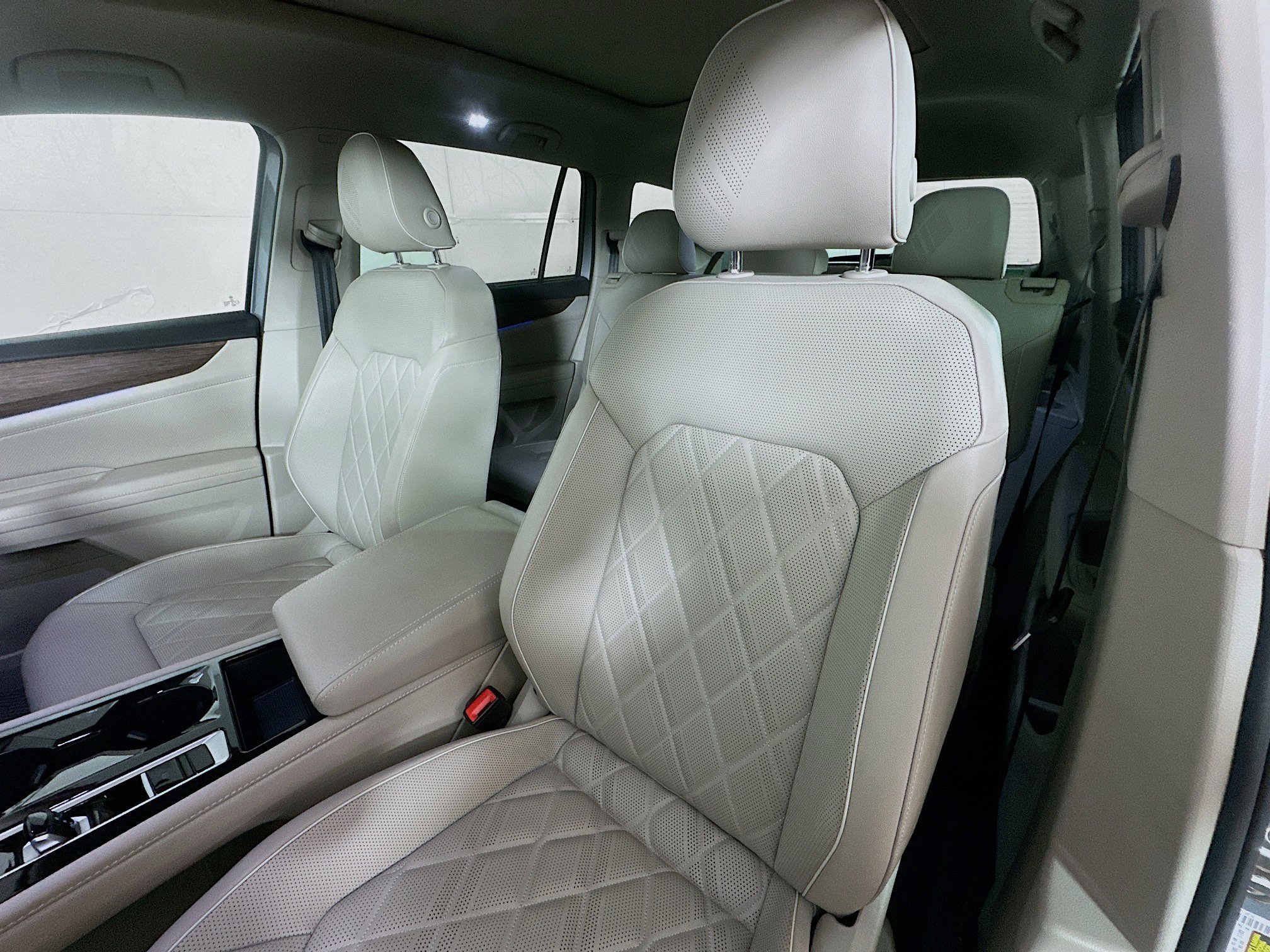 Certified 2025 Volkswagen Atlas SEL Premium R-Line image 21