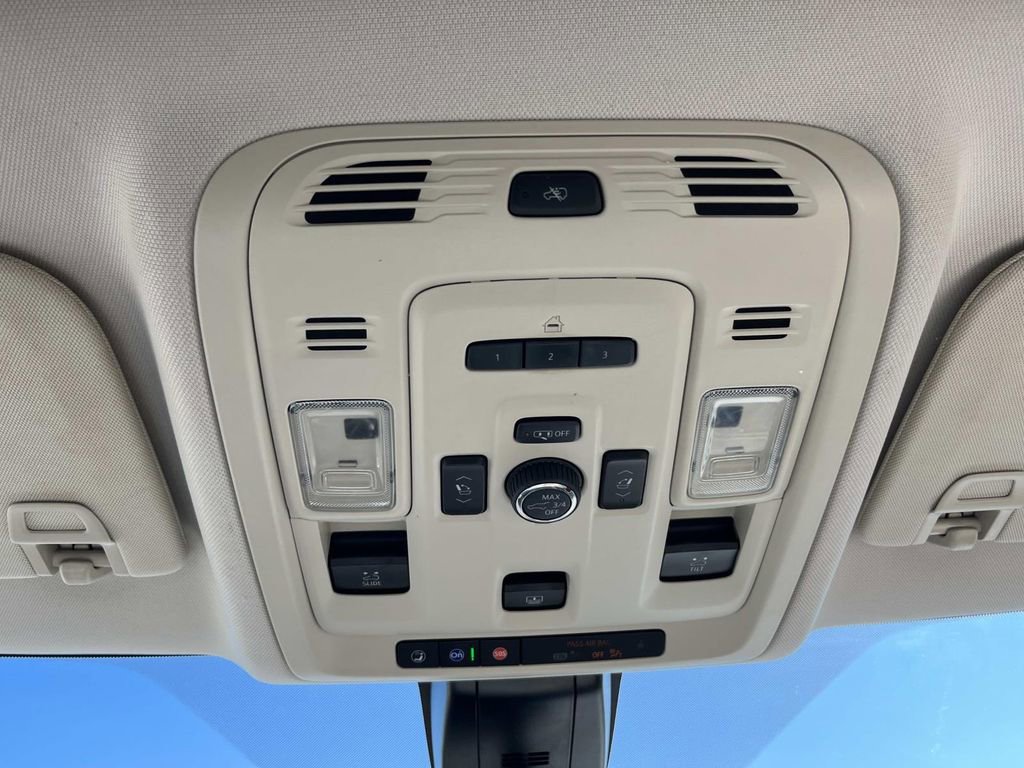 Used 2021 GMC Yukon XL Denali w/ Denali Premium Package image 39