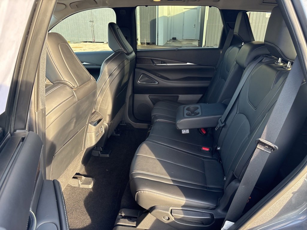 Used 2023 INFINITI QX60 Sensory w/ Vision Package image 12