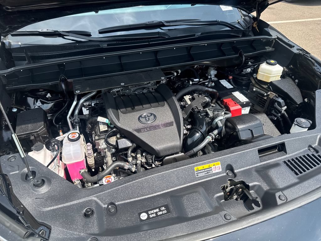 Used 2025 Toyota Highlander XLE AWD/4WD image 48