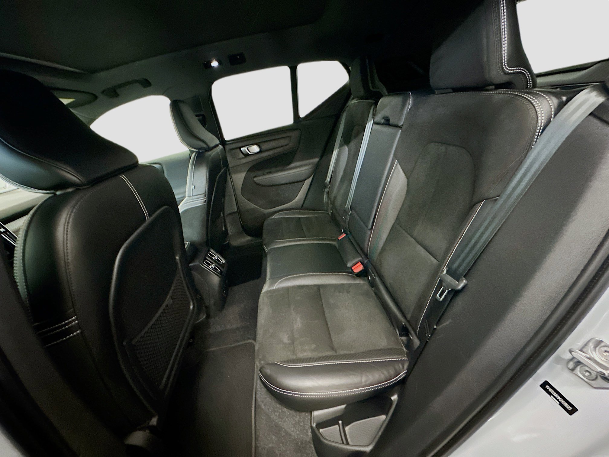 Used 2021 Volvo XC40 P8 Recharge image 30