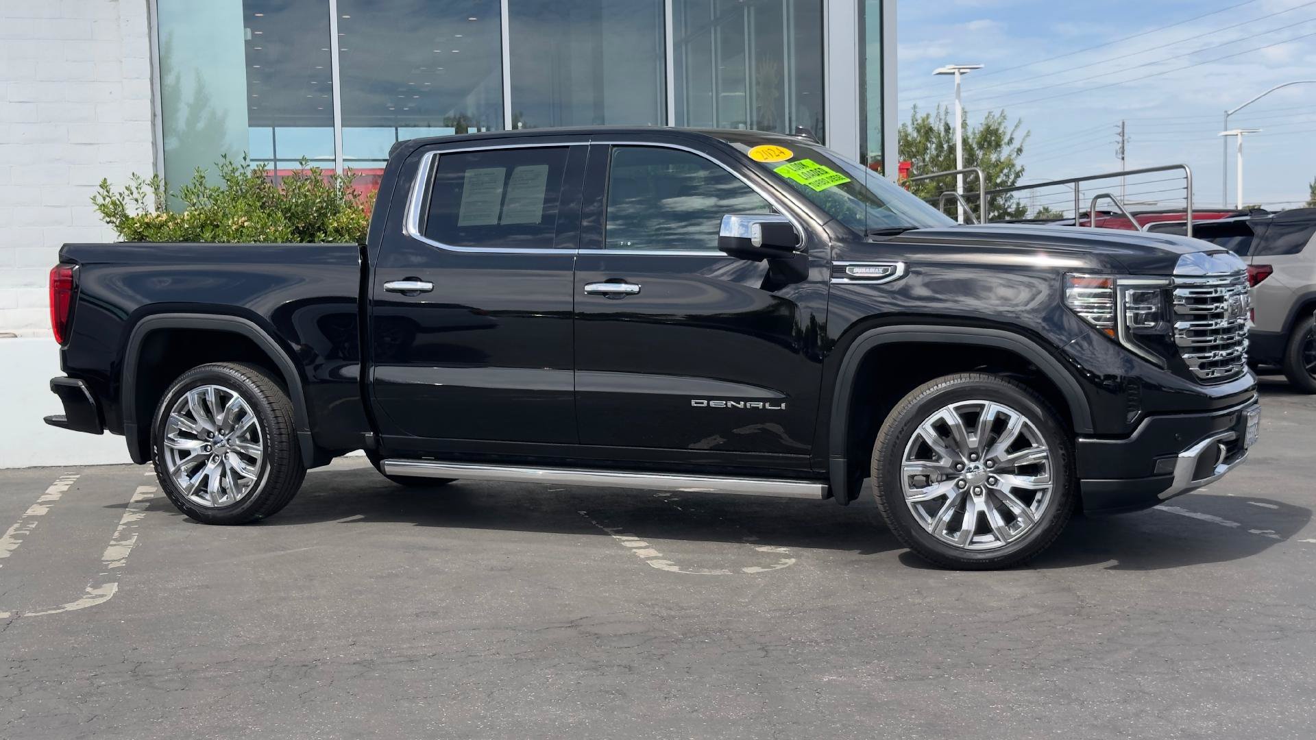 Used 2024 GMC Sierra 1500 Denali AWD/4WD image 2