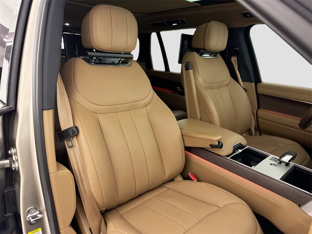 Used 2025 Land Rover Range Rover Long Wheelbase SE image 32