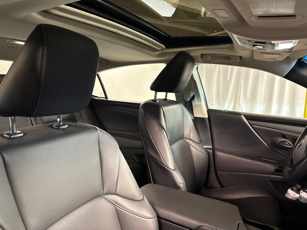 Used 2022 Lexus ES 350 w/ Premium Package FWD image 10