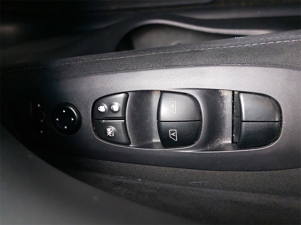 Used 2016 Nissan Pathfinder SV image 45