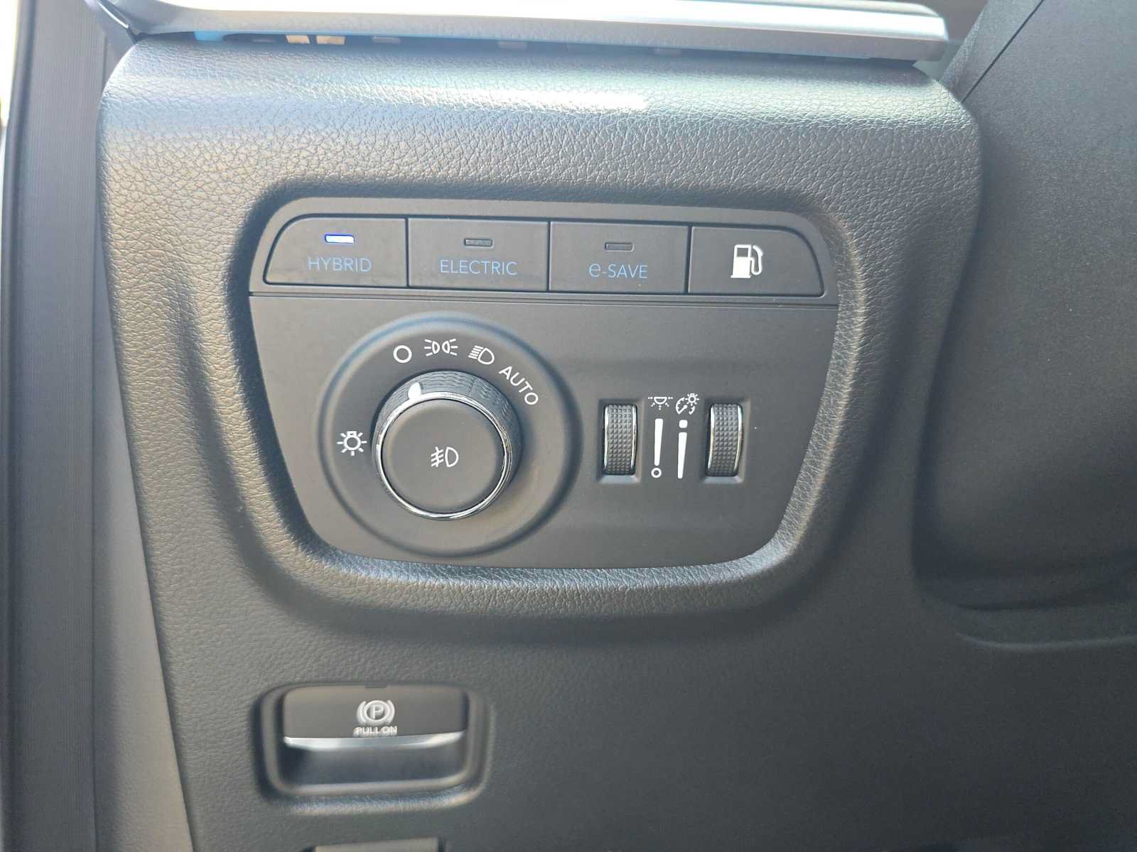 Used 2023 Jeep Grand Cherokee Overland w/ Luxury Tech Group IV AWD/4WD image 33