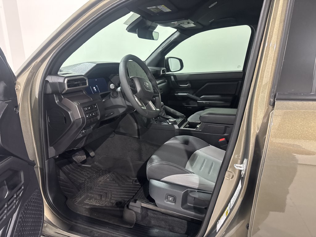 Used 2025 Toyota Tacoma TRD Off-Road AWD/4WD image 17