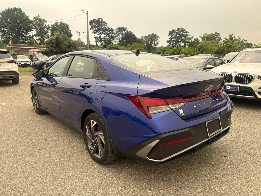 Used 2025 Hyundai Elantra Sport FWD image 3