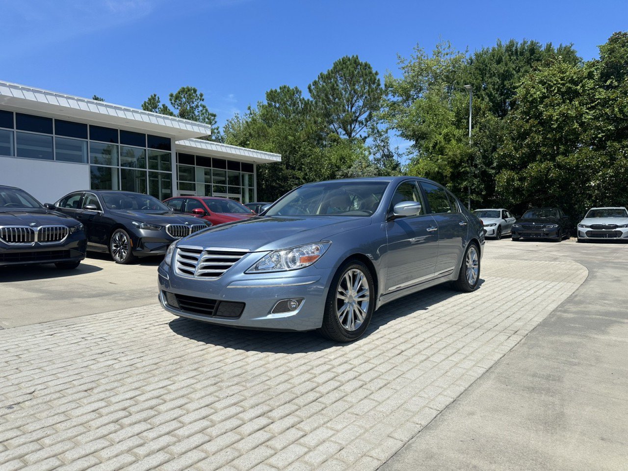 Used 2011 Hyundai Genesis 4.6 RWD image 4