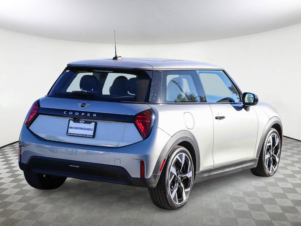 Used 2025 MINI Cooper 2-Door Hardtop image 5