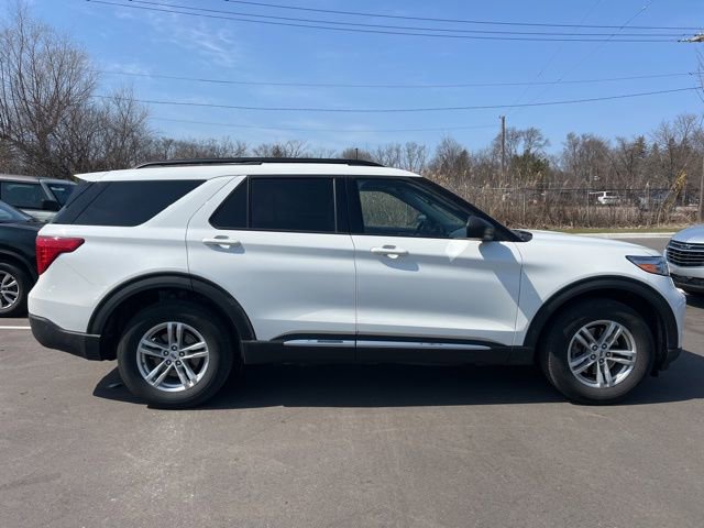 Used 2023 Ford Explorer XLT w/ Equipment Group 202A image 4