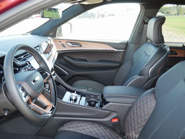 New 2025 Jeep Grand Cherokee Summit image 2