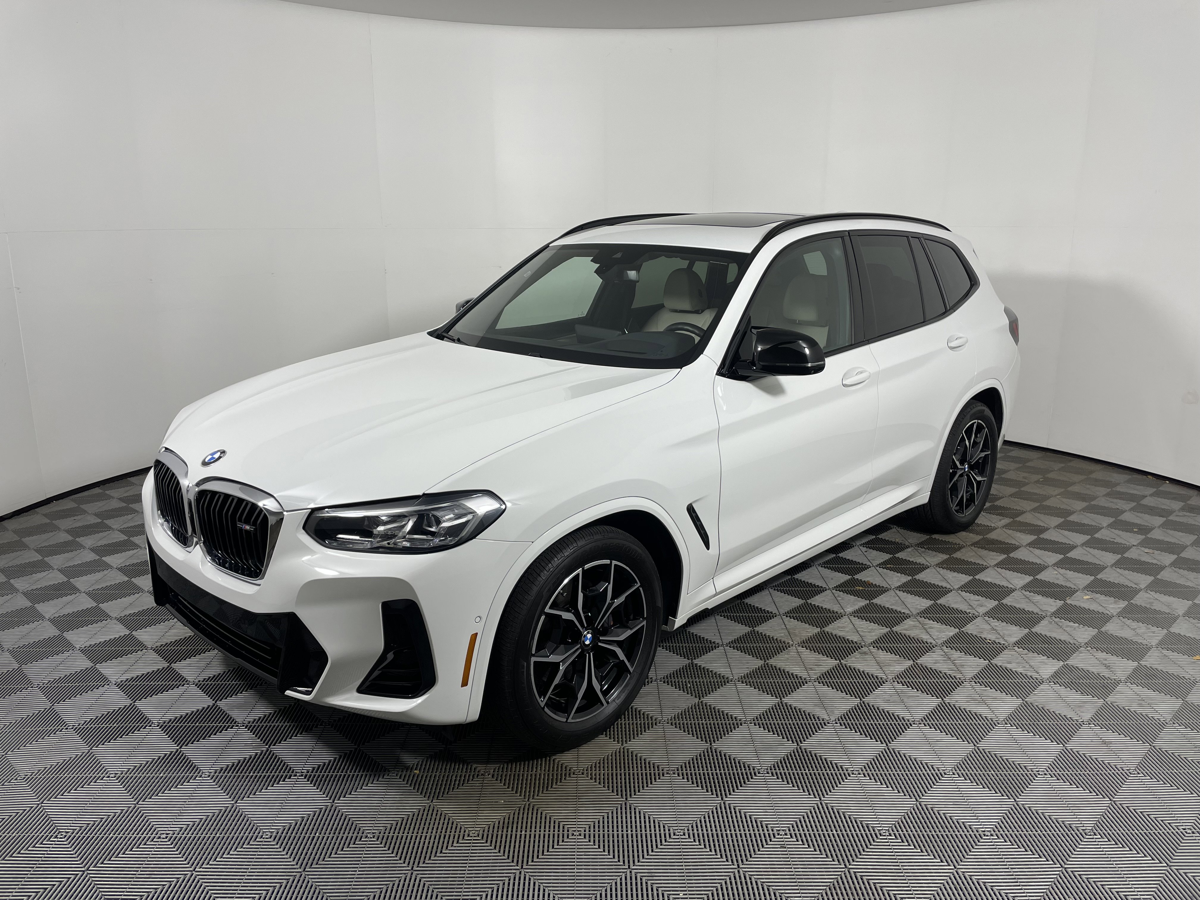 Used 2024 BMW X3 M40i w/ Premium Package image 9