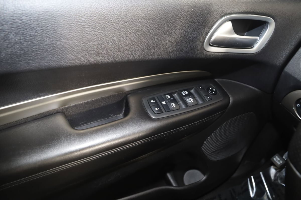 Used 2019 Dodge Durango SXT image 29