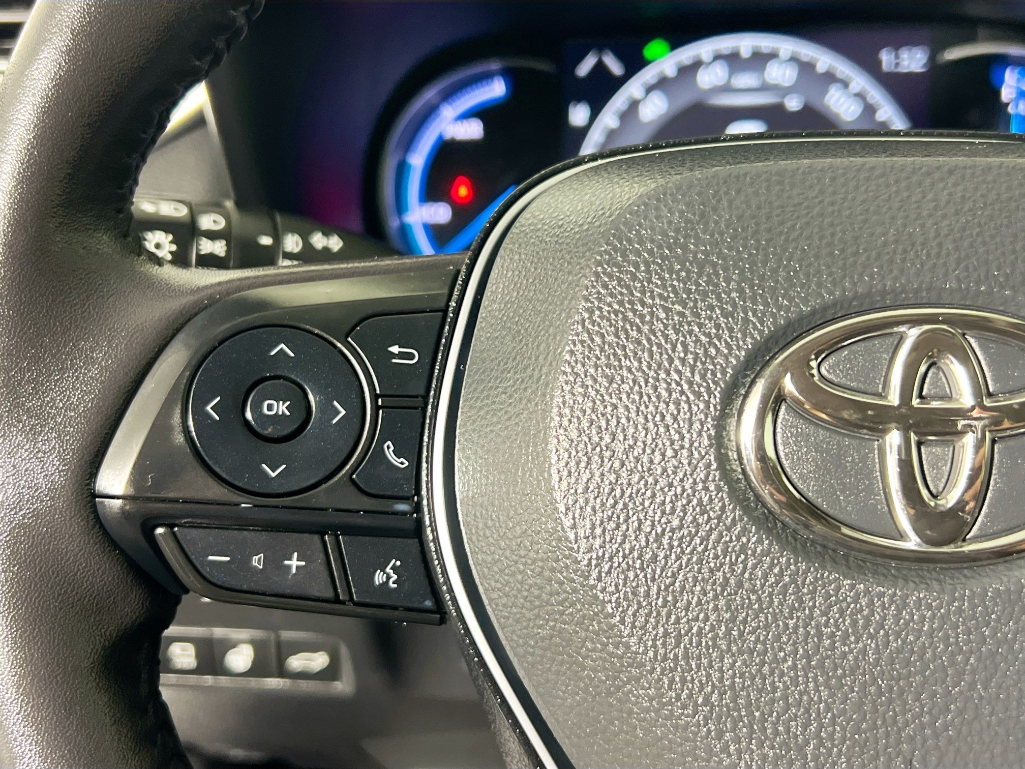 Used 2022 Toyota RAV4 Limited AWD/4WD image 18