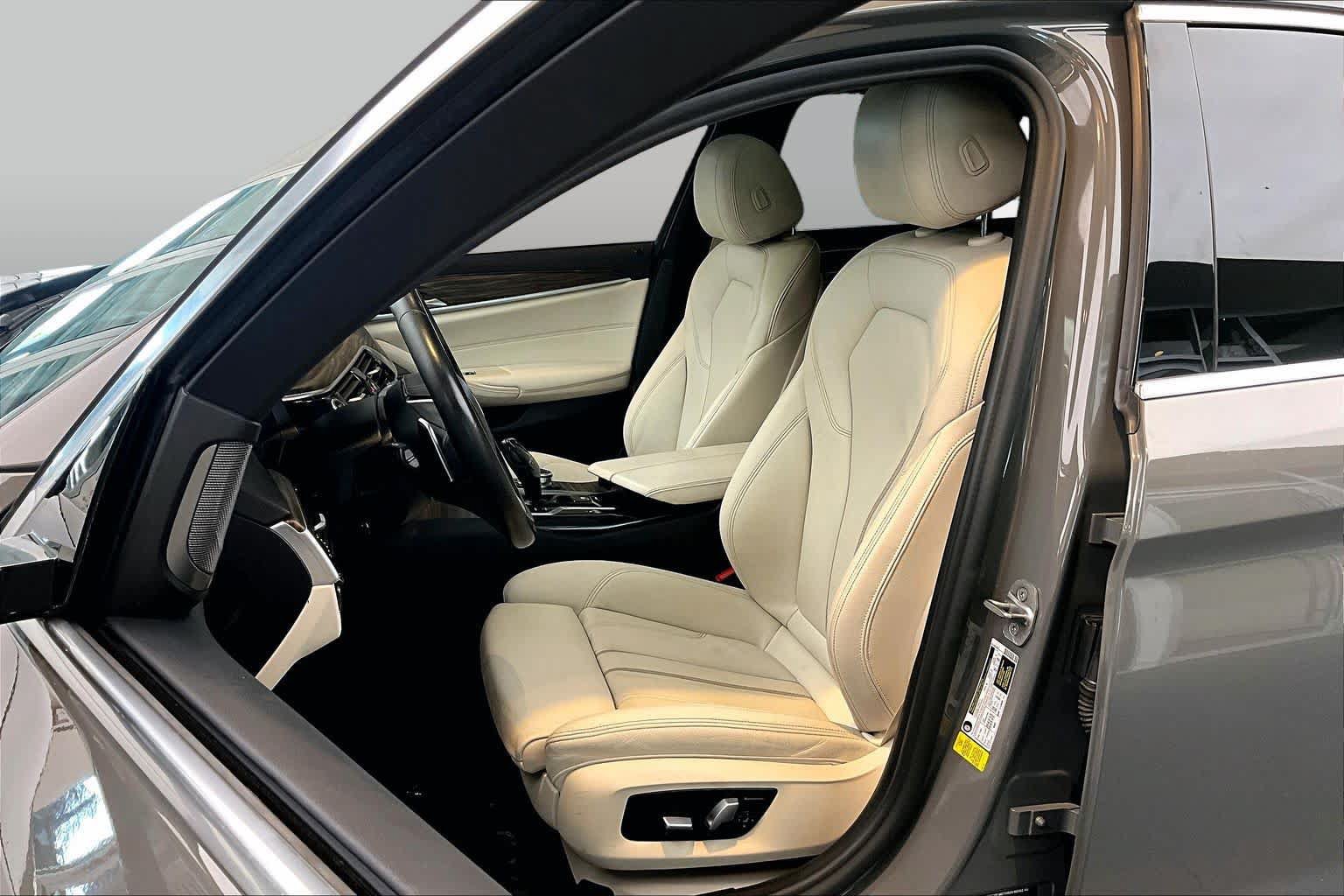 Used 2021 BMW 530i w/ Premium Package RWD image 7