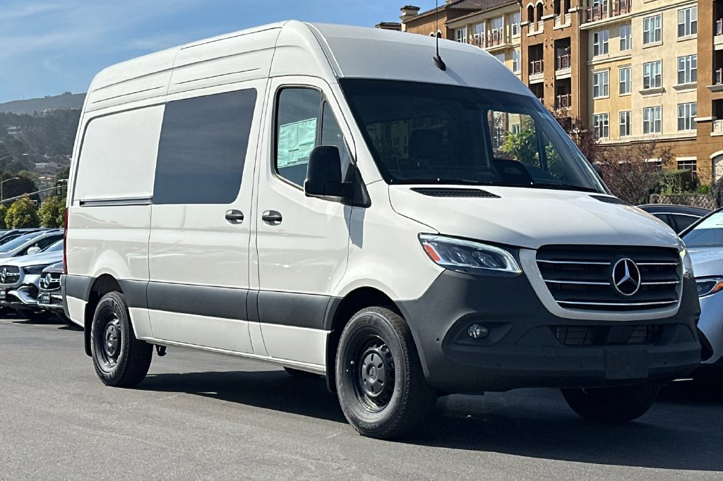 Used 2025 Mercedes-Benz Sprinter 2500 image 2
