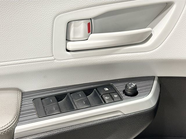 Used 2025 Toyota Sienna LE image 19