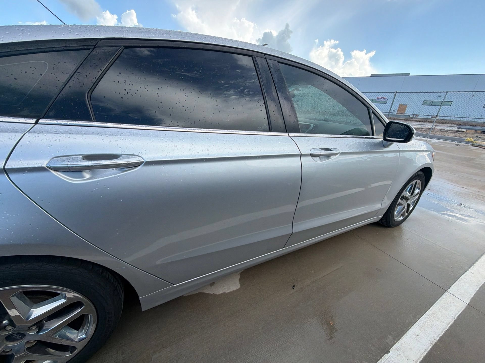 Used 2016 Ford Fusion SE FWD image 2