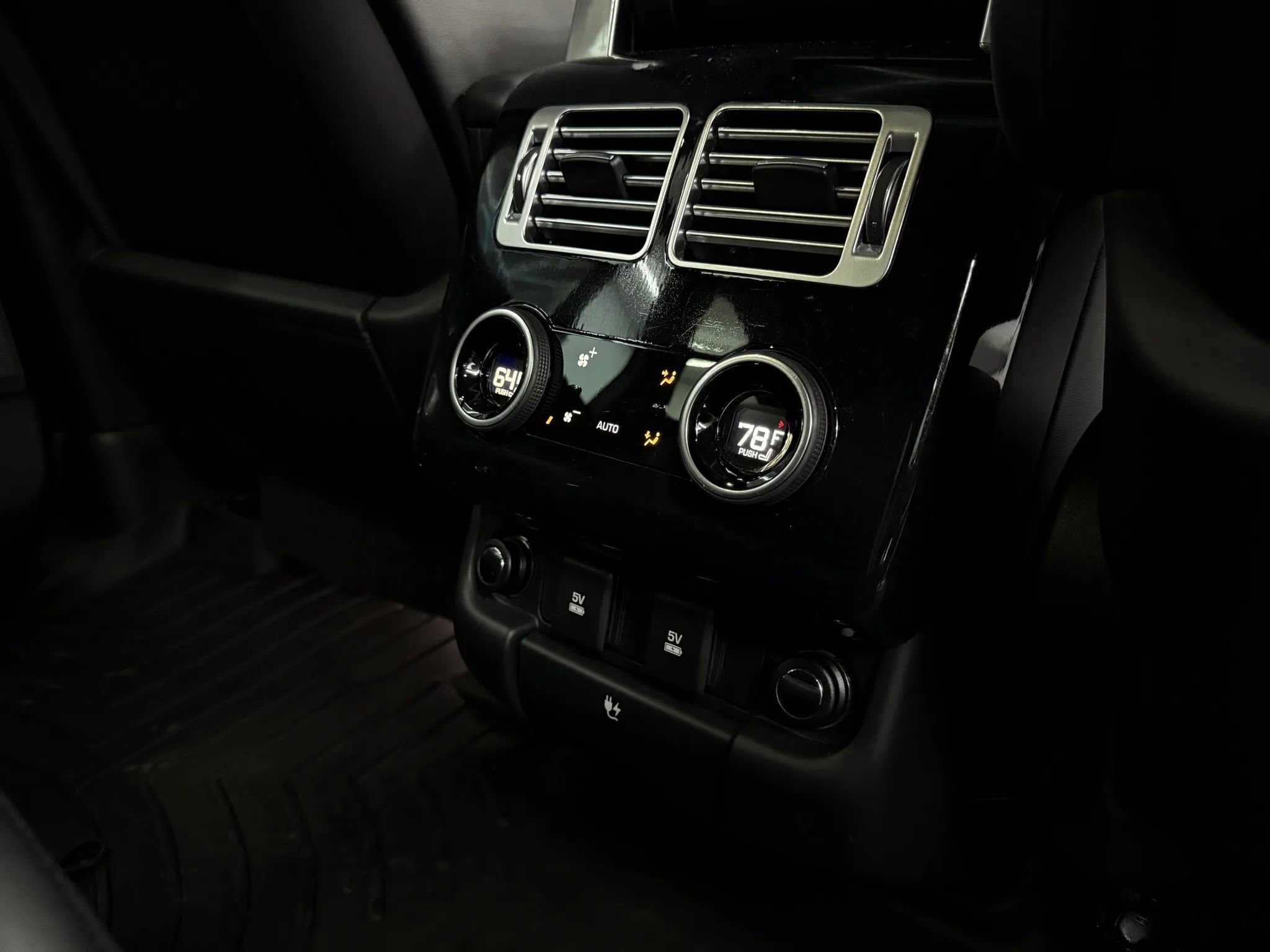 Used 2018 Land Rover Range Rover HSE image 13