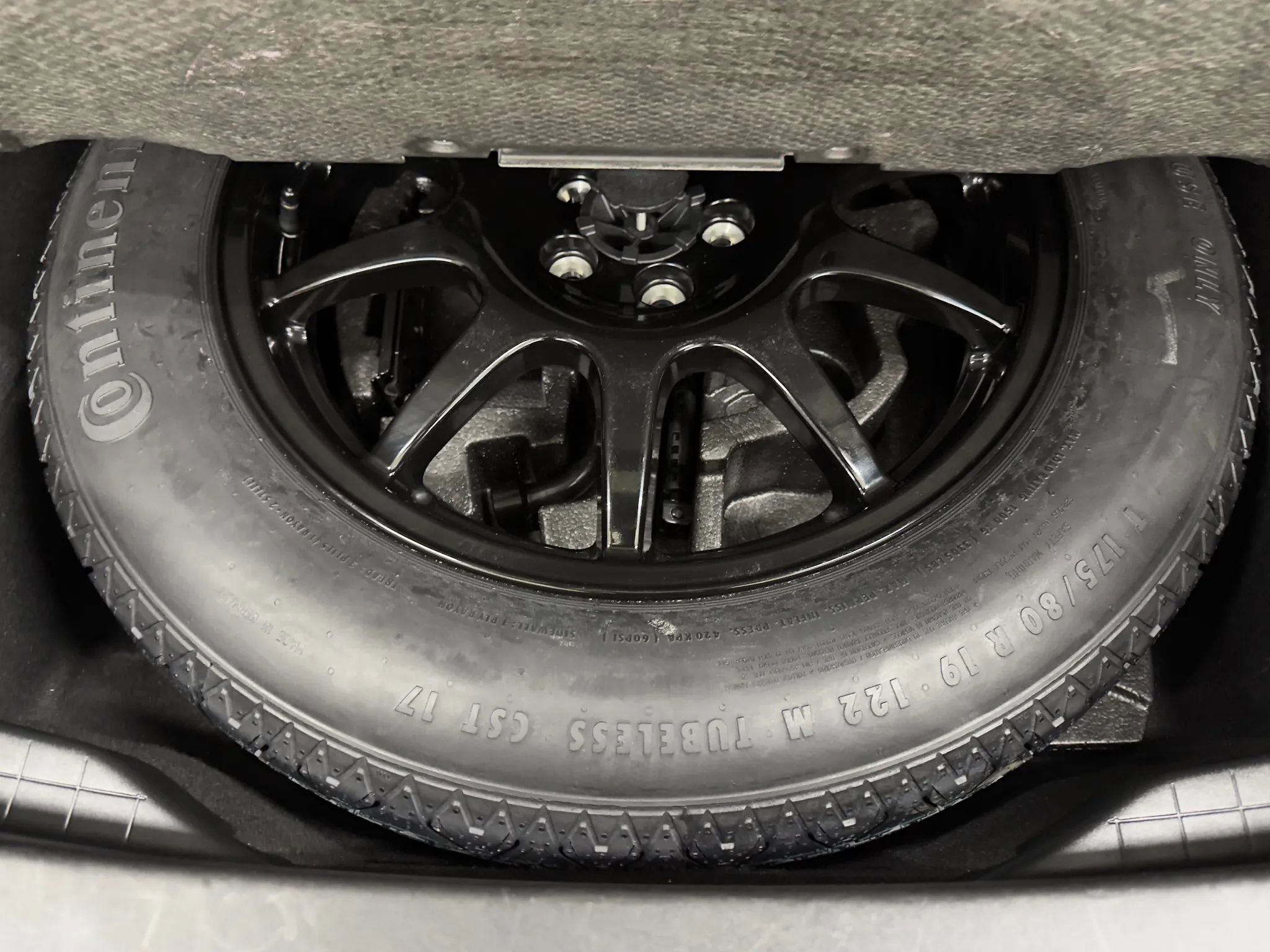 Used 2020 Land Rover Range Rover Velar S image 36