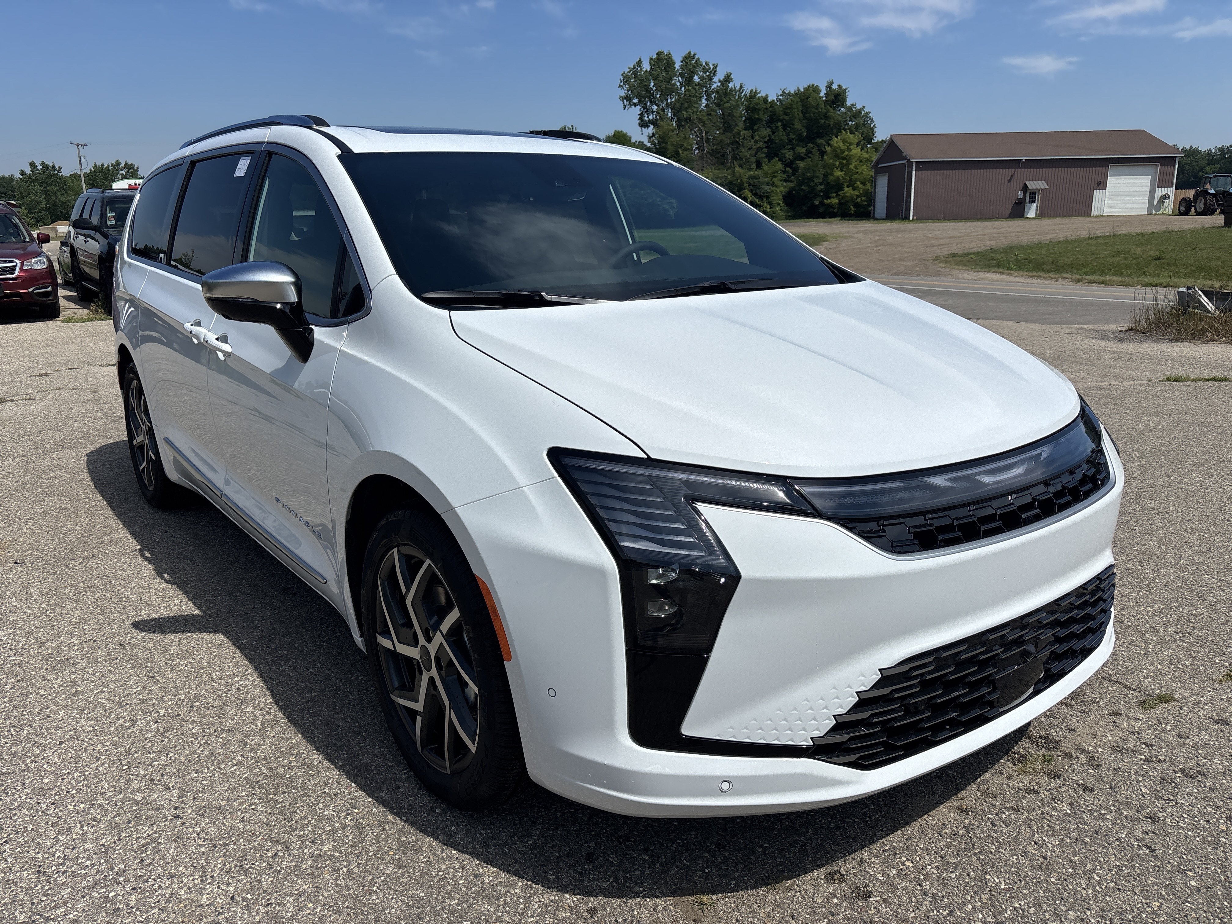 New 2027 Chrysler Pacifica Pinnacle FWD image 1