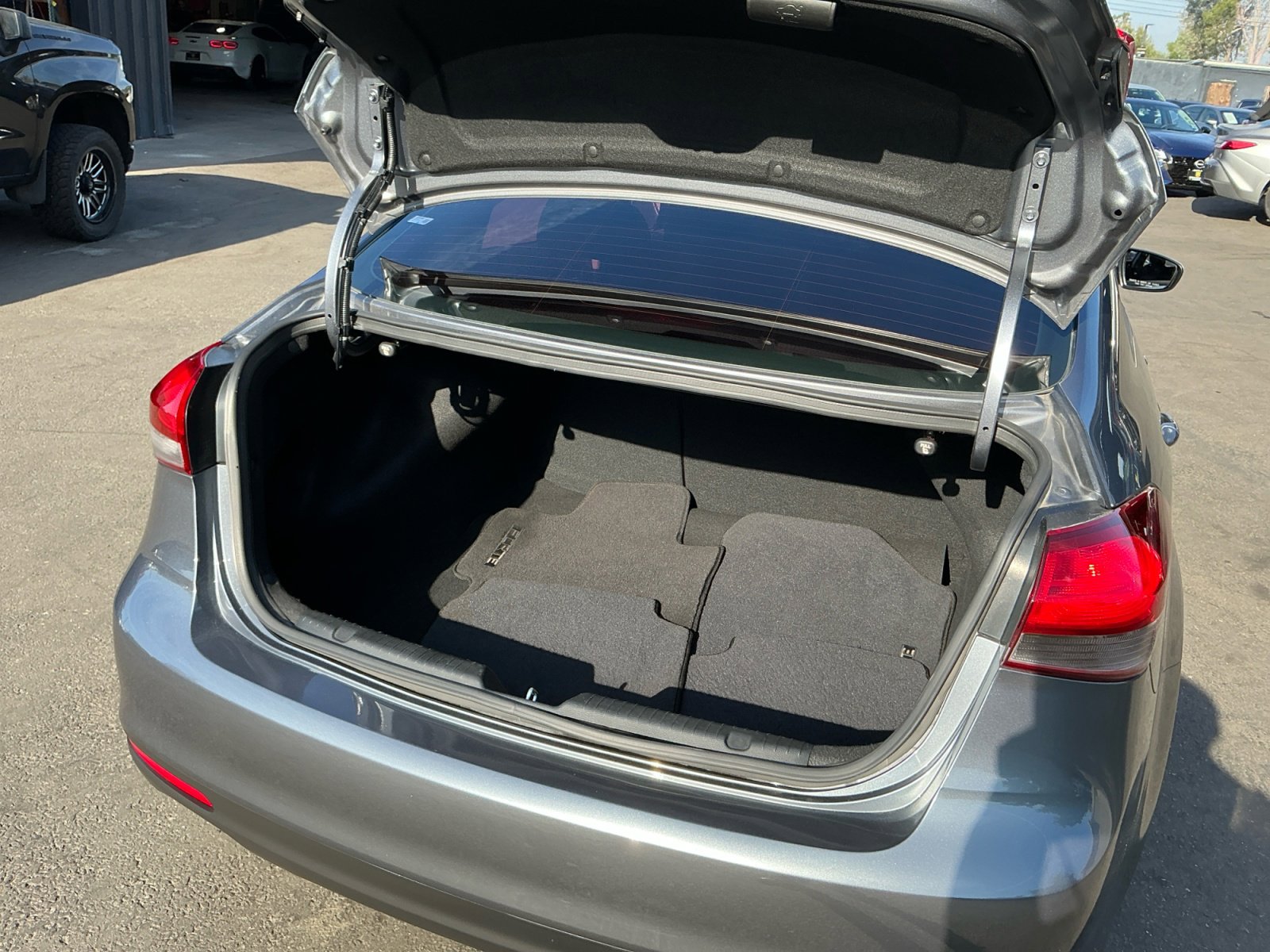 Used 2018 Kia Forte S image 26