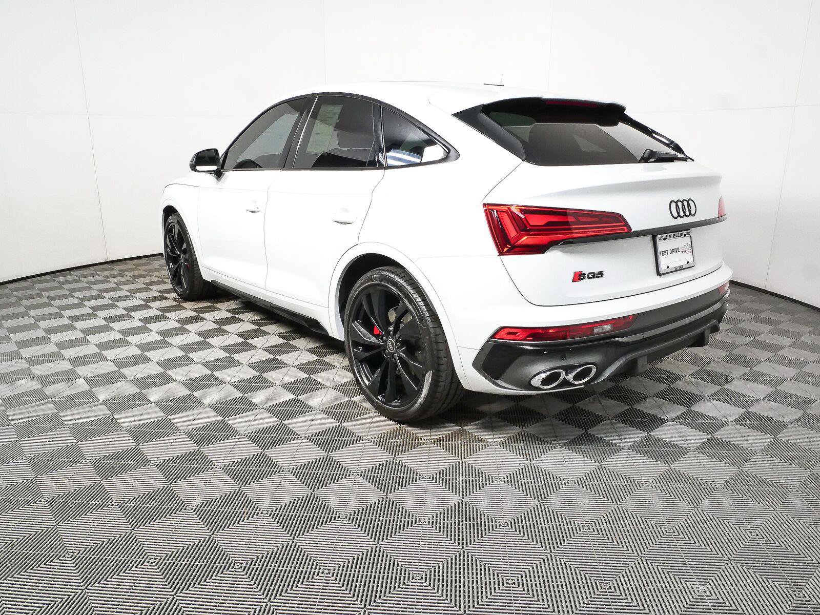 Used 2024 Audi SQ5 Premium Plus w/ S Sport Package AWD/4WD image 31