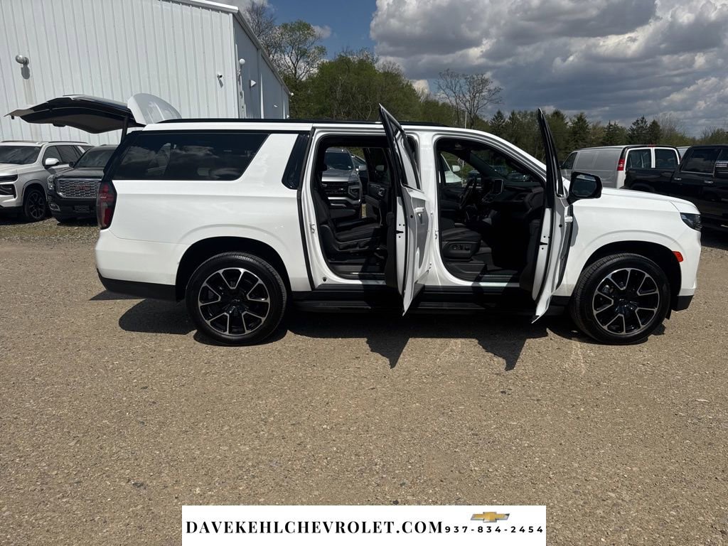 Certified 2022 Chevrolet Suburban RST w/ Luxury Package AWD/4WD image 16