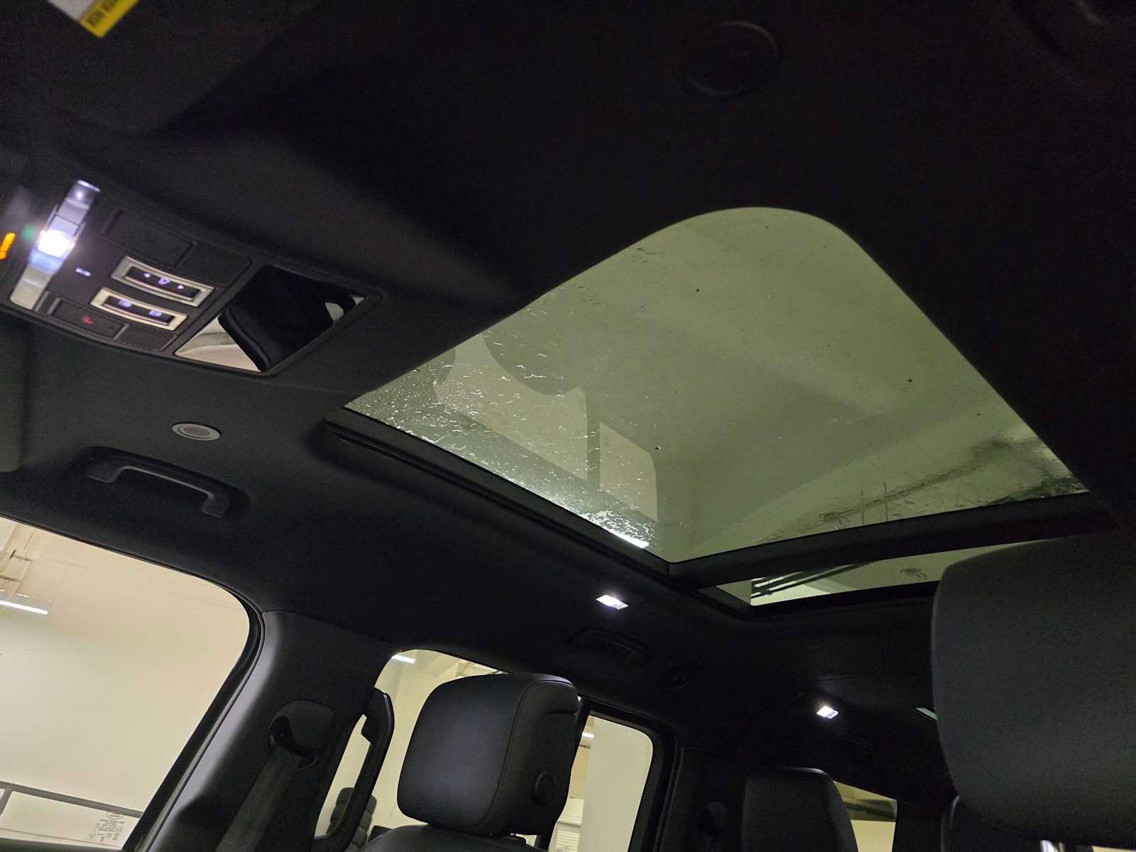 Used 2025 Land Rover Defender 130 X-Dynamic SE AWD/4WD image 23