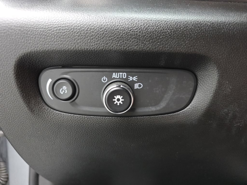 Used 2023 Chevrolet Traverse RS AWD/4WD image 19